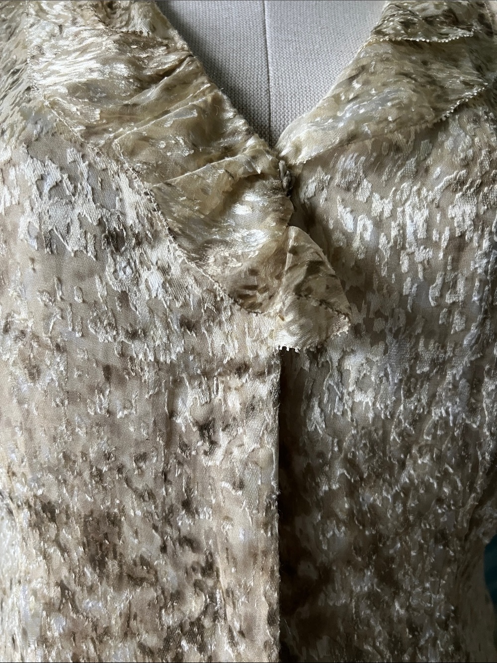 Anne Klein Cream silk Sleeveless Crushed Velvet Button-Front Blouse - Picture 4 of 6
